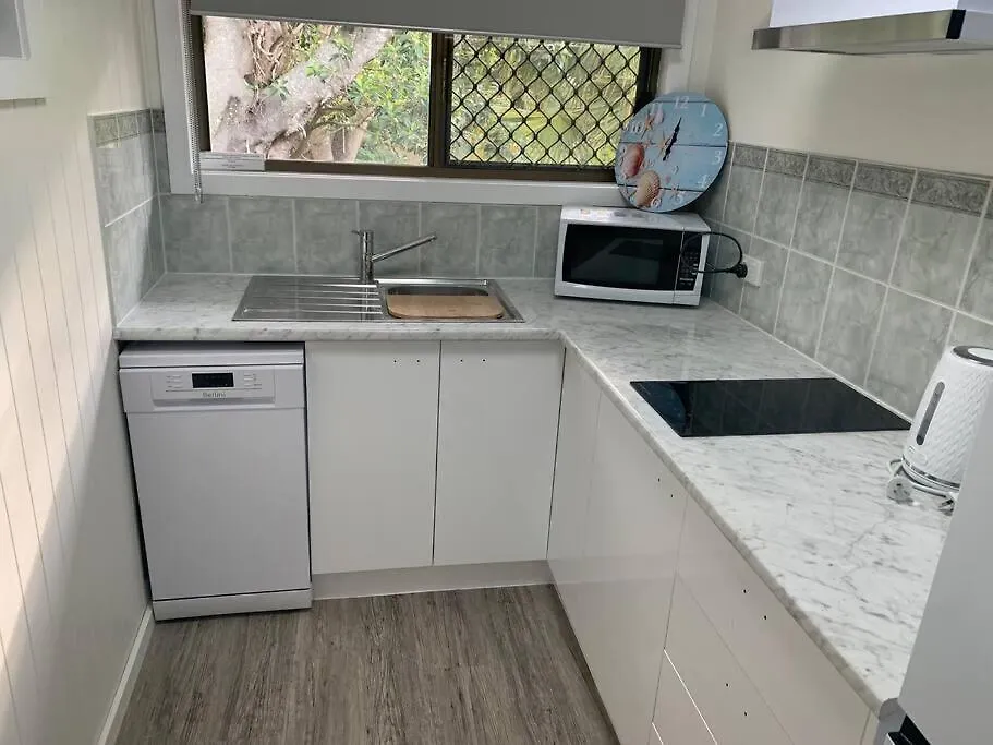Apartment Turtle Cove Lake Front Cabin 300M To Beach Hervey Bay