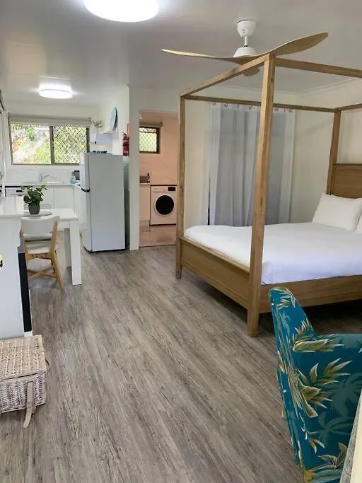 Turtle Cove Lake Front Cabin 300M To Beach Hervey Bay Australia