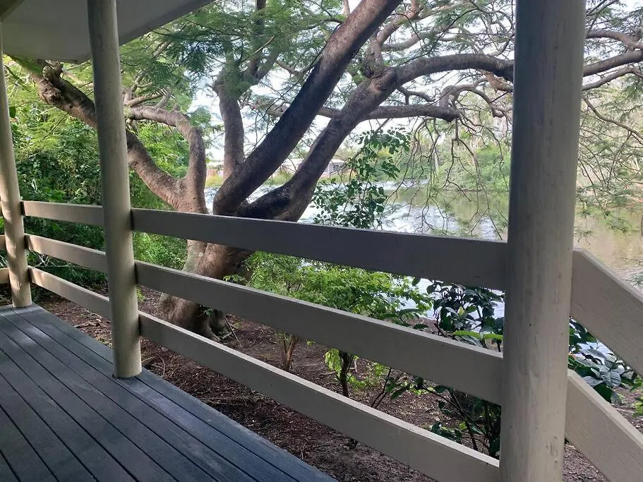 Turtle Cove Lake Front Cabin 300M To Beach Hervey Bay