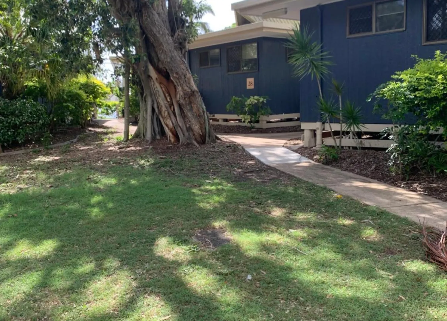 Turtle Cove Lake Front Cabin 300M To Beach Hervey Bay 0*,  Australia