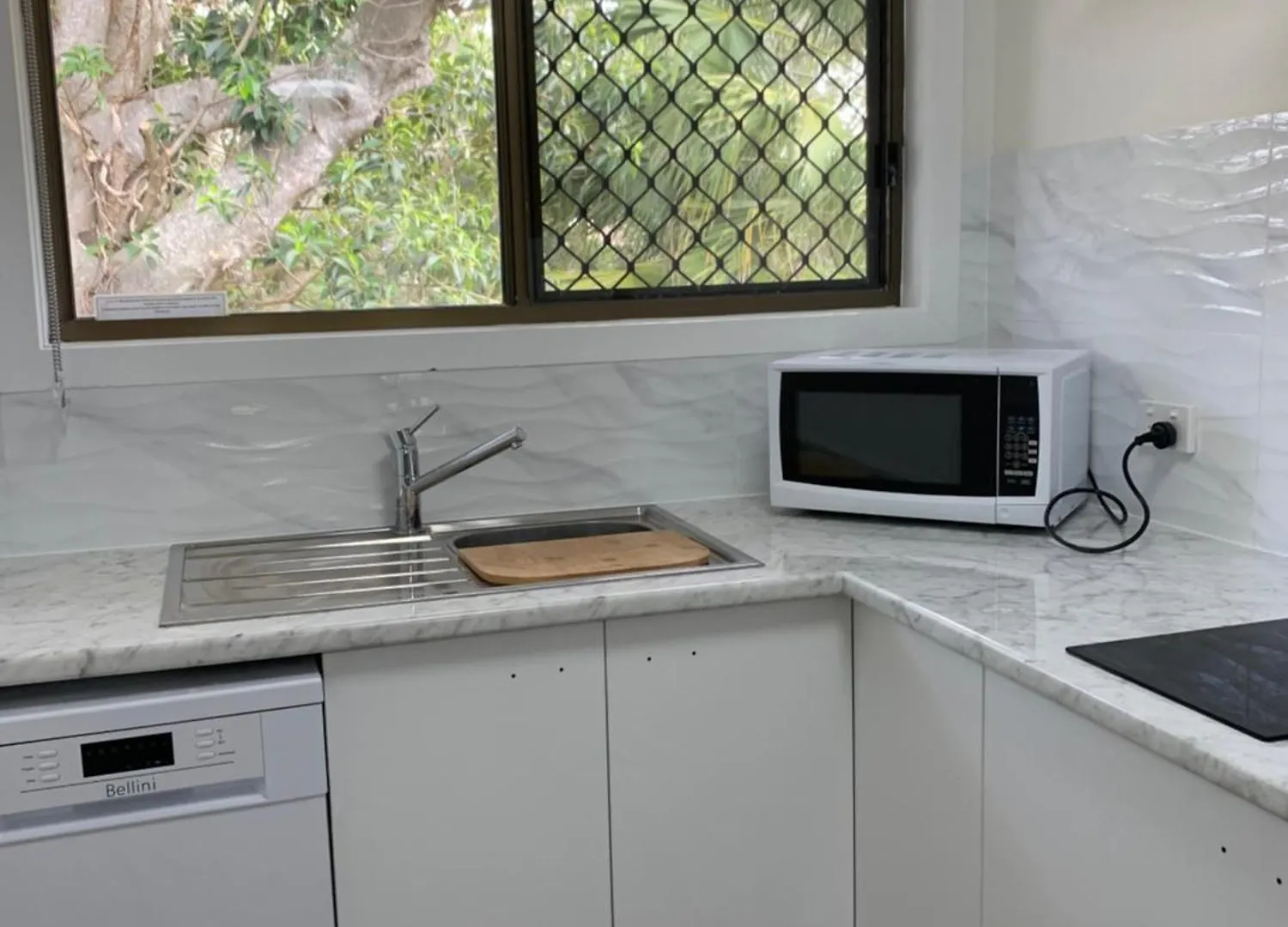 Turtle Cove Lake Front Cabin 300M To Beach Hervey Bay