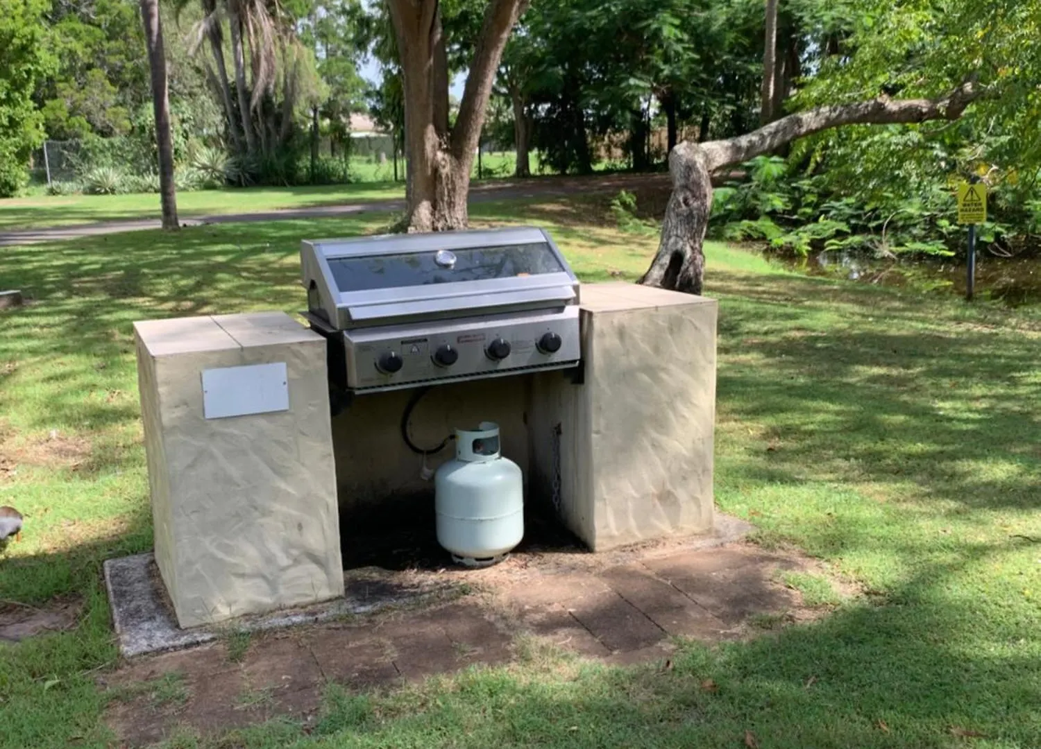 Turtle Cove Lake Front Cabin 300M To Beach Hervey Bay Apartment